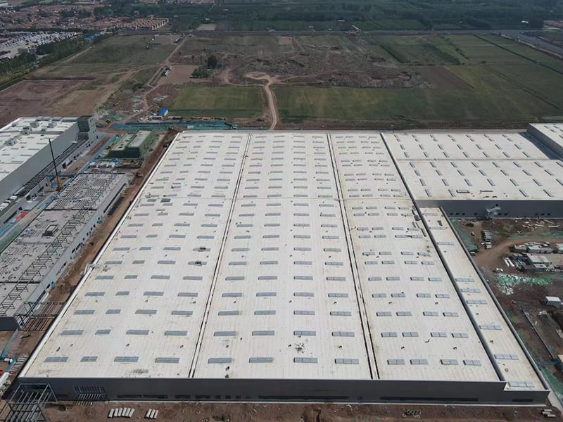 Сеопфатен магацин со челична конструкција